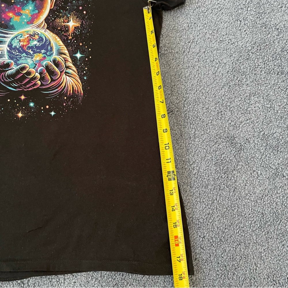 Women's Astronaut Galaxy Space Graphic Tee Women’s Large - Picture 5 of 8